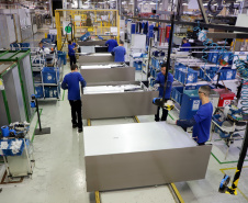 Produção de eletrodomésticos na fábrica da Electrolux em Curitiba: multinacional sueca vai expandir produção com nova planta em São José dos Pinhais.