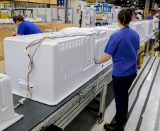 Produção de eletrodomésticos na fábrica da Electrolux em Curitiba: multinacional sueca vai expandir produção com nova planta em São José dos Pinhais.