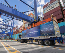 Porto de Paranaguá bate recorde histórico de movimentação de contêineres