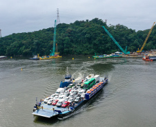 Já entre os empreendimentos públicos autorizados pelo IAT, destaque para a implementação de grandes projetos do Governo do Estado no Litoral. Dando prosseguimento às obras da Ponte de Guaratuba, o IAT emitiu em abril a LI que autoriza a instalação da estrutura tão aguardada pelos paranaenses, que representa um investimento de R$ 386,9 milhões.