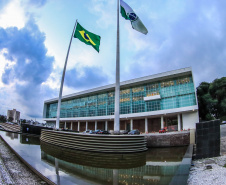 Reconhecimento de solidez fiscal e investimento recorde marcaram 2024 do Paraná