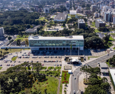 Reconhecimento de solidez fiscal e investimento recorde marcaram 2024 do Paraná