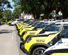 Reforço nas estradas: DER/PR entrega 36 viaturas e 5 cães ao Batalhão de Polícia Rodoviária