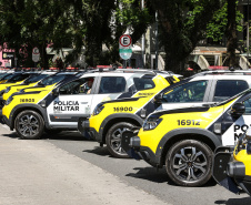 Reforço nas estradas: DER/PR entrega 36 viaturas e 5 cães ao Batalhão de Polícia Rodoviária