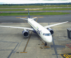 Primeiro voo direto do Paraguai desembarca lotado no Aeroporto Afonso Pena