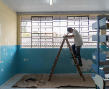 Empresas parceiras já realizam melhorias nos 82 colégios estaduais onde programa foi implantado