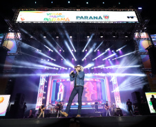 O cantor Loubet   durante a apresentacao do seu show dentro da programacao do Verao Maior Parana, em Pontal do Parana
