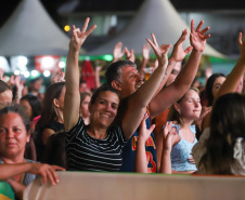 O cantor Loubet   durante a apresentacao do seu show dentro da programacao do Verao Maior Parana, em Pontal do Parana