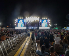 O cantor Loubet   durante a apresentacao do seu show dentro da programacao do Verao Maior Parana, em Pontal do Parana