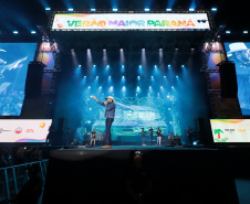O cantor Loubet   durante a apresentacao do seu show dentro da programacao do Verao Maior Parana, em Pontal do Parana
