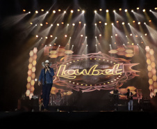 O cantor Loubet   durante a apresentacao do seu show dentro da programacao do Verao Maior Parana, em Pontal do Parana