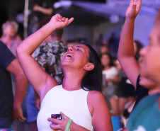 O cantor Loubet   durante a apresentacao do seu show dentro da programacao do Verao Maior Parana, em Pontal do Parana