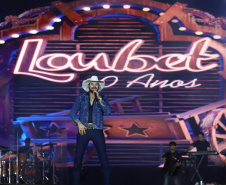 O cantor Loubet   durante a apresentacao do seu show dentro da programacao do Verao Maior Parana, em Pontal do Parana