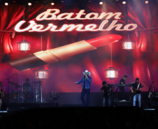 O cantor Loubet   durante a apresentacao do seu show dentro da programacao do Verao Maior Parana, em Pontal do Parana