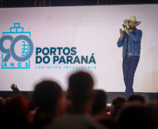 O cantor Loubet   durante a apresentacao do seu show dentro da programacao do Verao Maior Parana, em Pontal do Parana