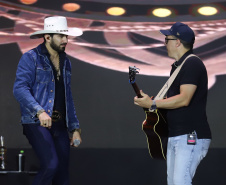 O cantor Loubet   durante a apresentacao do seu show dentro da programacao do Verao Maior Parana, em Pontal do Parana