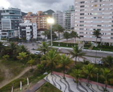 Superpostes fazem a iluminação pública da nova orla de Matinhos. Foto: Geraldo Bubniak/AEN