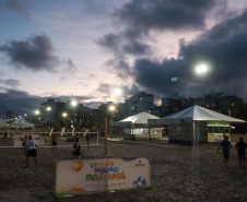 Superpostes fazem a iluminação pública da nova orla de Matinhos. Foto: Geraldo Bubniak/AEN