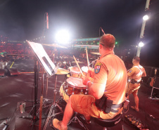 Banda da PMPR estreia no palco principal e anima público em Matinhos Foto: Geraldo Bubniak/AEN