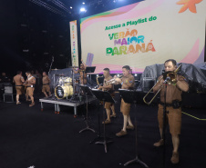 Banda da PMPR estreia no palco principal e anima público em Matinhos Foto: Geraldo Bubniak/AEN
