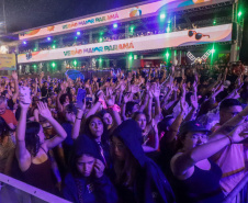 O cantor Gustavo Mioto  durante a apresentacao do seu show dentro da programacao do Verao Maior Parana, em Matinhos 