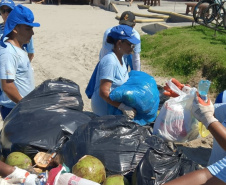 Sanepar recolhe mais de 48 toneladas de lixo no litoral do Estado em apenas 6 dias