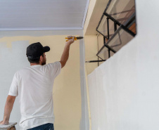 Empresas parceiras já realizam melhorias nos 82 colégios estaduais onde programa foi implantado