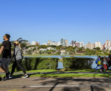 SETU TURISTAS ESTRANGEIROS ECONOMIA PARANAENSE