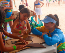 Verão Maior: Brinquedos e jogos temáticos sobre o turismo do Paraná fazem sucesso entre famílias