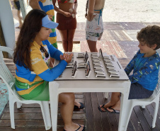 Verão Maior: Brinquedos e jogos temáticos sobre o turismo do Paraná fazem sucesso entre famílias