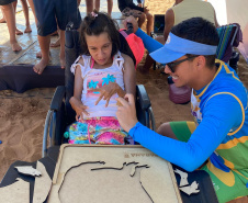 Verão Maior: Brinquedos e jogos temáticos sobre o turismo do Paraná fazem sucesso entre famílias