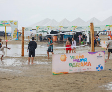 PRAIA COM CHUVA
