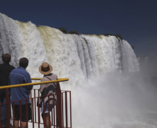 SETU TURISTAS ESTRANGEIROS ECONOMIA PARANAENSE