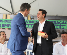 Empresa investe R$ 70 milhões em fábrica de pisos laminados na RMC