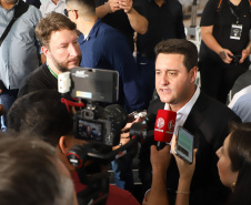 Empresa investe R$ 70 milhões em fábrica de pisos laminados na RMC
