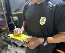Forças de segurança distribuem pulseiras de identificação durante shows do Verão Maior Paraná