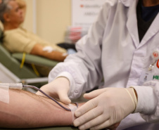 Doe vida nas férias: Saúde pede doações de sangue para suprir demanda no Paraná