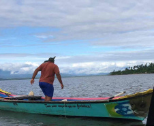 Operação do Instituto Água e Terra (IAT) contra a pesca predatória nas baías de Antonina e Paranaguá.