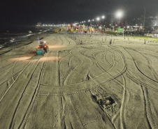 Megaoperação na madrugada garante praias limpas poucas horas após shows no Litoral