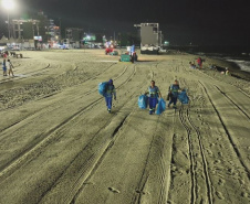 Megaoperação na madrugada garante praias limpas poucas horas após shows no Litoral