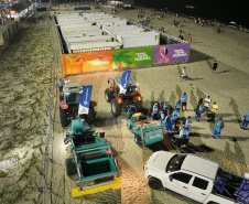 Megaoperação na madrugada garante praias limpas poucas horas após shows no Litoral