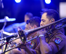 Banda da PMPR estreia no palco principal do Verão Maior e levanta o público em Matinhos