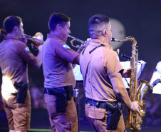 Banda da PMPR estreia no palco principal do Verão Maior e levanta o público em Matinhos