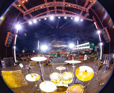 Banda da PMPR estreia no palco principal do Verão Maior e levanta o público em Matinhos