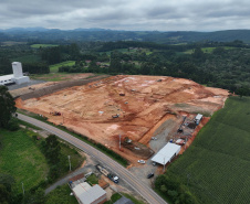 Empresa investe R$ 70 milhões em fábrica de pisos laminados na RMC