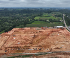 Empresa investe R$ 70 milhões em fábrica de pisos laminados na RMC