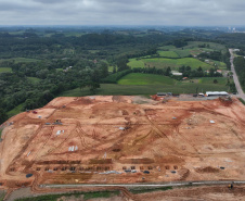 Empresa investe R$ 70 milhões em fábrica de pisos laminados na RMC