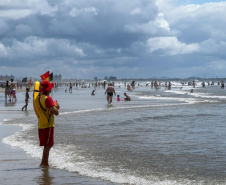Verão Maior Paraná: bombeiros resgatam mais de 900 pessoas em 40 dias no Litoral