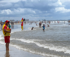 Verão Maior Paraná: bombeiros resgatam mais de 900 pessoas em 40 dias no Litoral