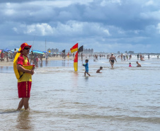 Verão Maior Paraná: bombeiros resgatam mais de 900 pessoas em 40 dias no Litoral